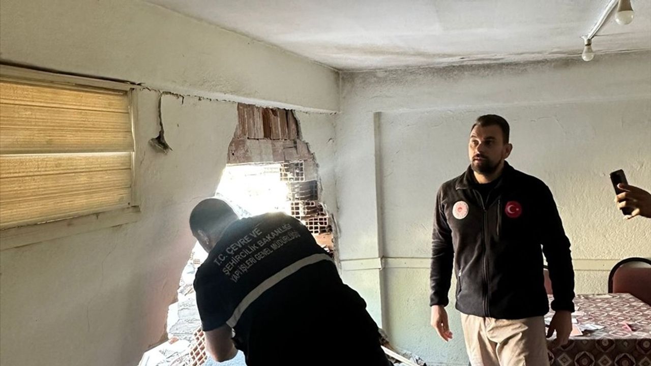 Balıkesir'deki Deprem Sonrası Hasar Tespiti