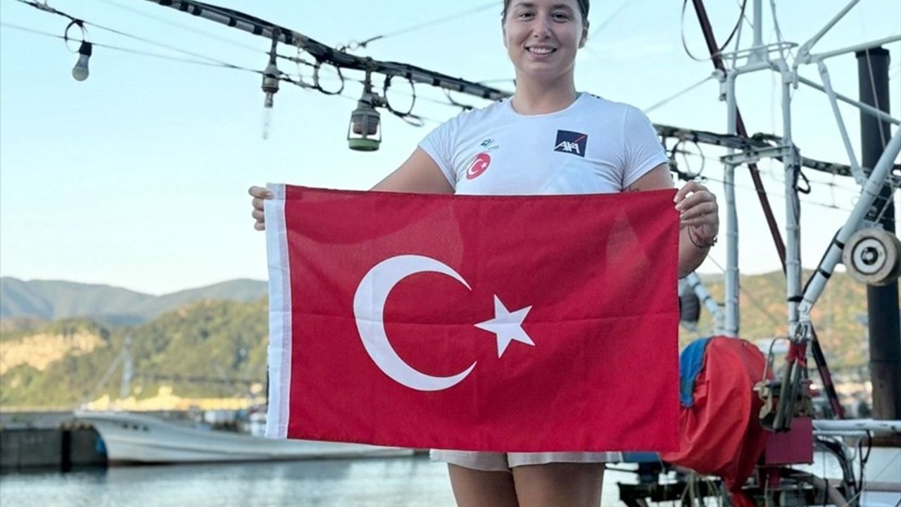 Bengisu Avcı, Japonya'da Okyanus Yedilisi'ni Tamamlamak İçin Yüzmeye Başladı