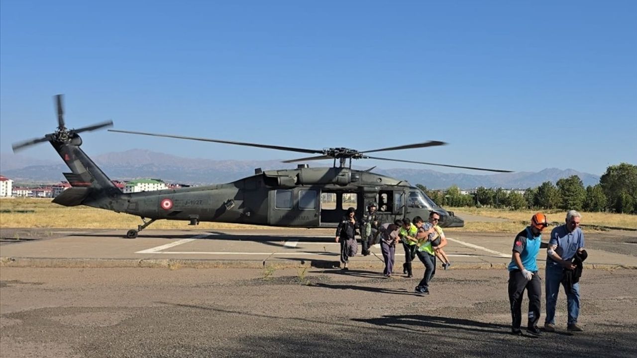 Bingöl'de Gıda Zehirlenmesi Olayı: 4 Kişi Helikopterle Hastaneye Ulaştırıldı