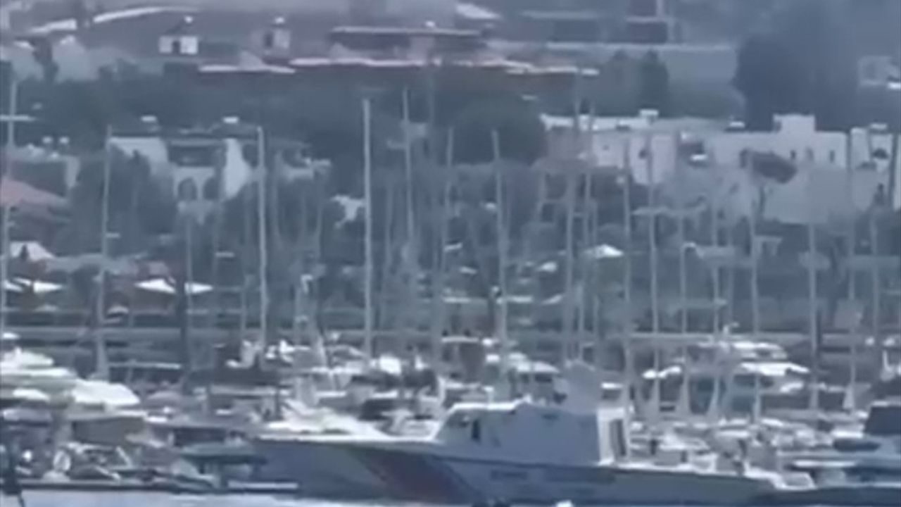 Bodrum'da Motoryat Yangını Kontrol Altına Alındı