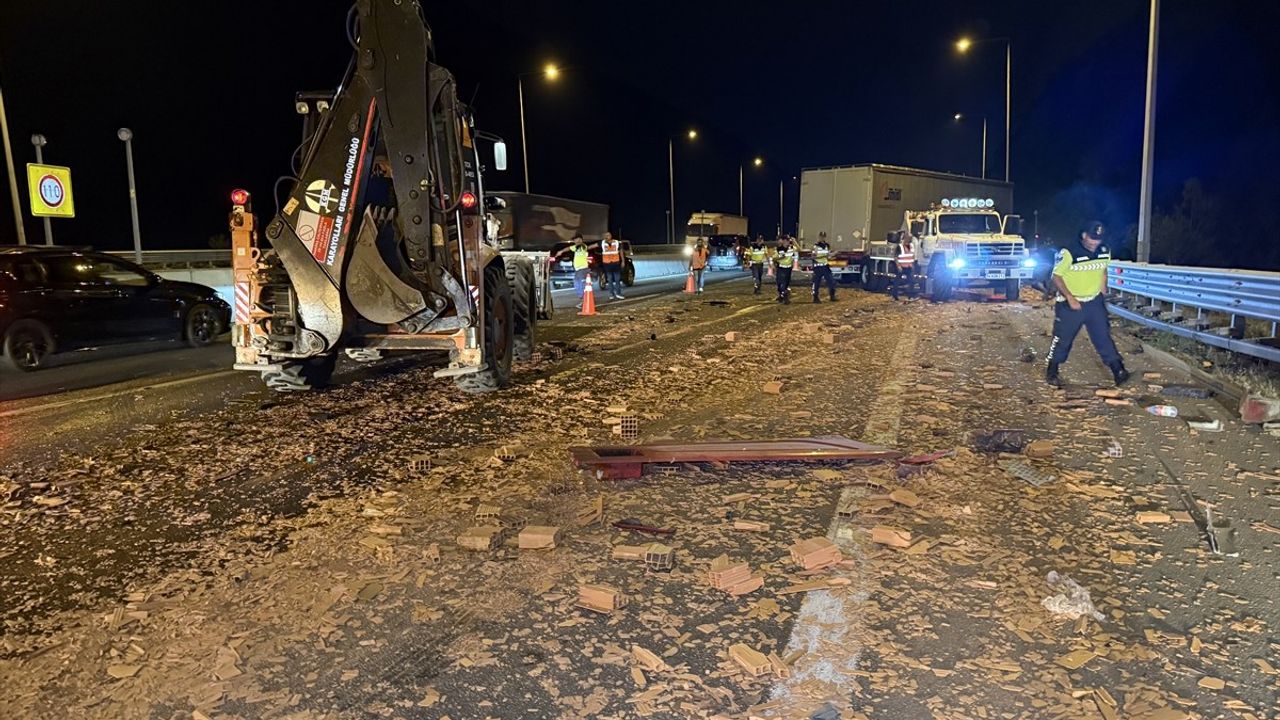 Bolu Dağı’nda Tır Devrilmesi Trafiği Olumsuz Etkiledi