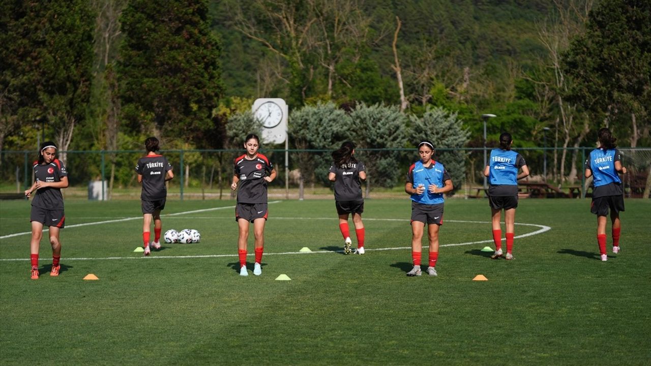 BtcTurk ile Yeni Nesil Sahada Projesi Genç Sporcuları UEFA Gelişim Turnuvasına Hazırlıyor