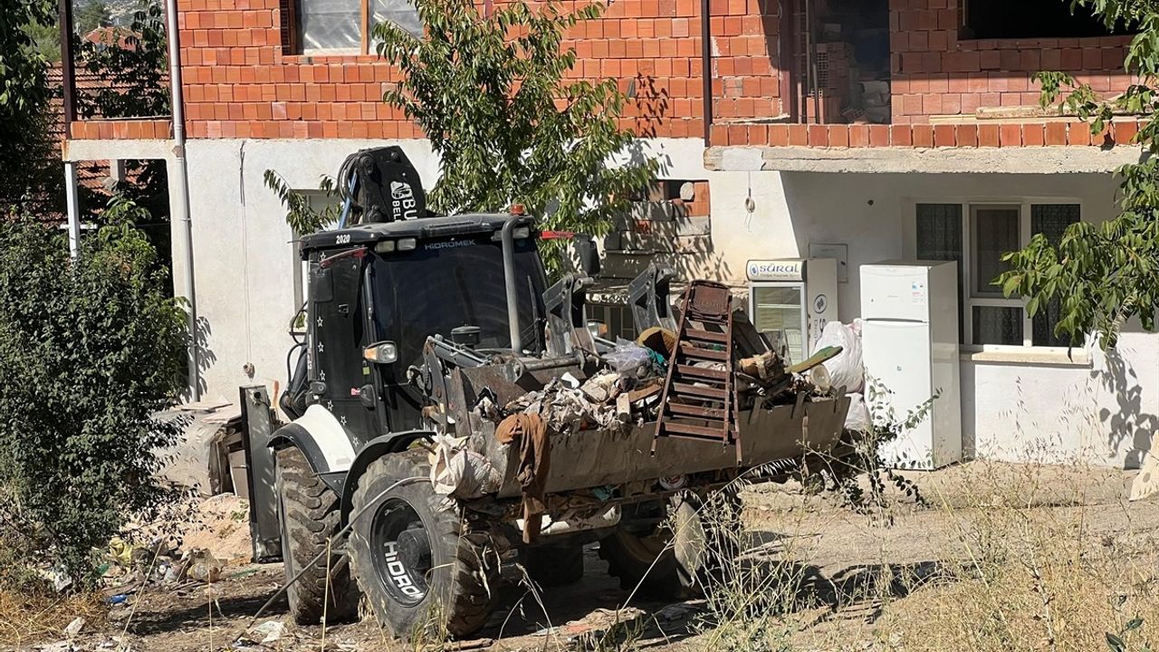 Burdur'da Kötü Koku Kaynağı: 20 Kamyon Çöp