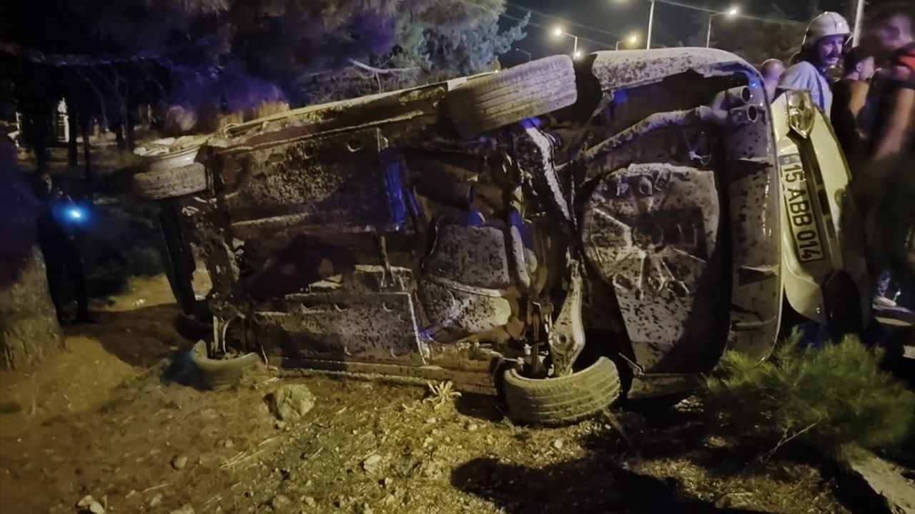Burdur'da Otomobil Devrildi, 4 Yaralı
