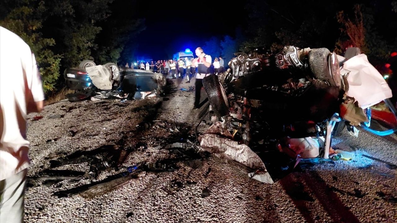 Çanakkale'de Feci Kaza: 6 Hayatını Kaybetti