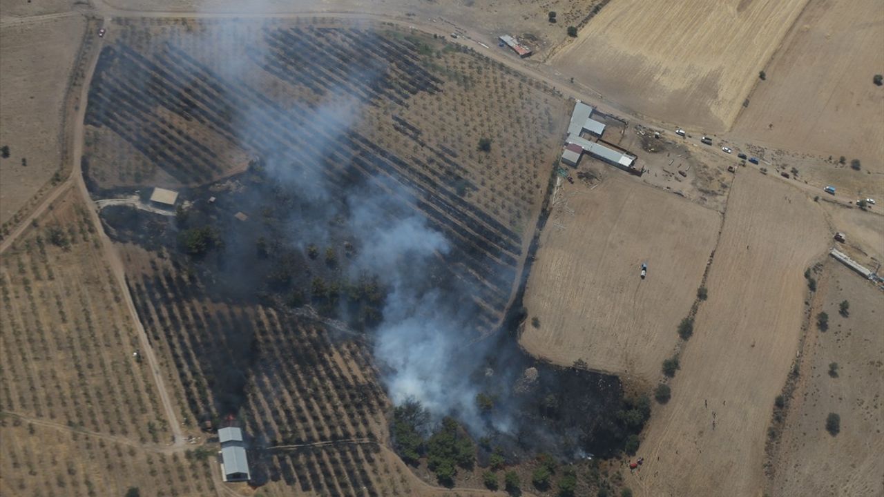 Çanakkale'de Zirai Yangın Kontrol Altına Alınıyor