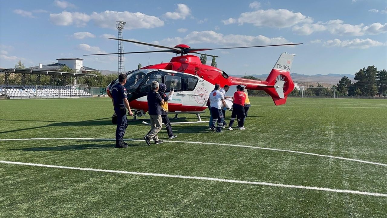Çankırı'da Ayağını Balya Makinesine Kaptıran Kişi Ambulans Helikopterle Ankara'ya Sevk Edildi