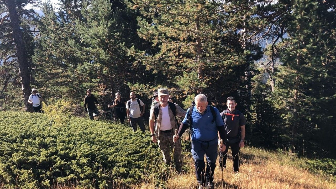 Çankırı'da Dağcılar 30 Ağustos Zafer Bayramı'nı Ilgaz Dağı'nda Kutladı