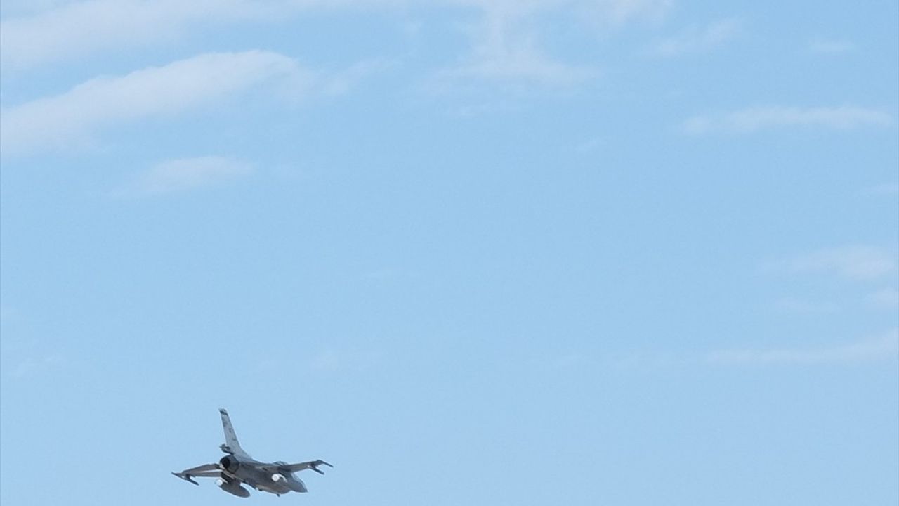 Çankırı'da F-16 Gösteri Uçuşu Heyecanı