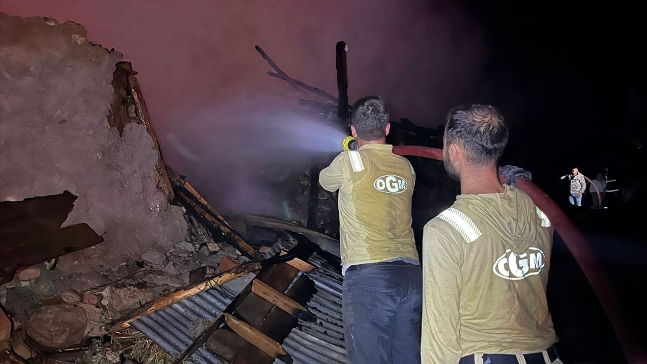 Çankırı'da Yangın Felaketi: Ahır ve Araç Kullanılamaz Hale Geldi