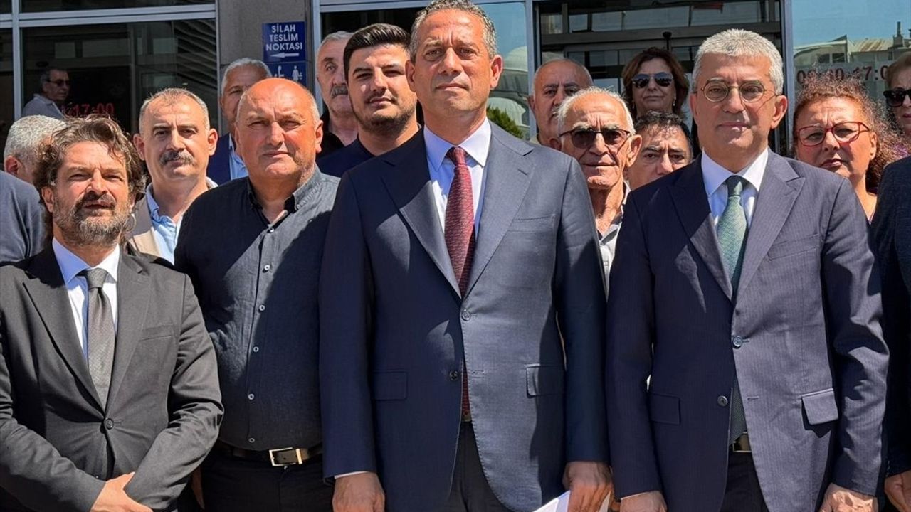 CHP'den İstanbul Adalet Sarayı'nda Yolsuzluk Soruşturmalarına Tepki