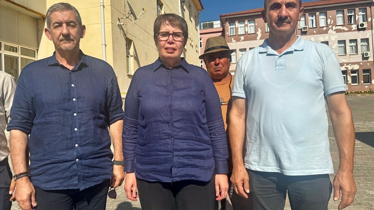 CHP Genel Başkan Yardımcısı Şahbaz, Sındırgı'daki Deprem Bölgesini Ziyaret Etti