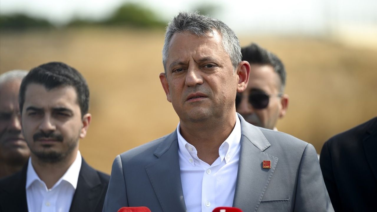 CHP Genel Başkanı Özgür Özel, İmamoğlu ve Diğer Tutuklulara Ziyarette Bulundu