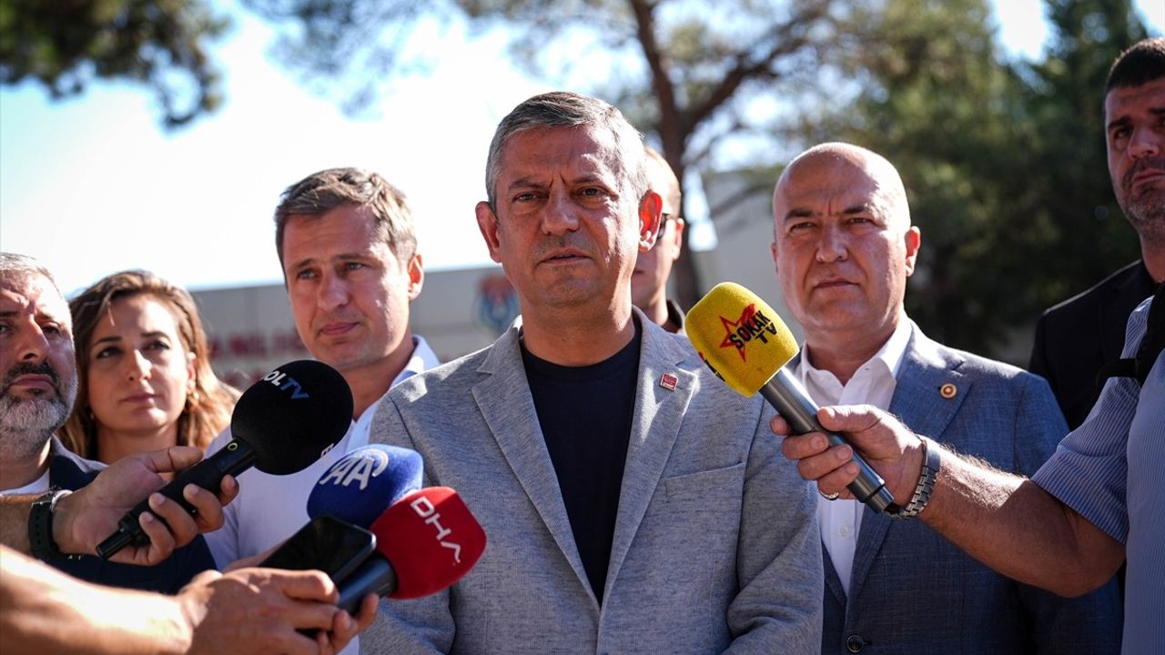 CHP Genel Başkanı Özgür Özel, İzmir Buca Ceza İnfaz Kurumu'ndaki Tutuklu Partilileri Ziyaret Etti