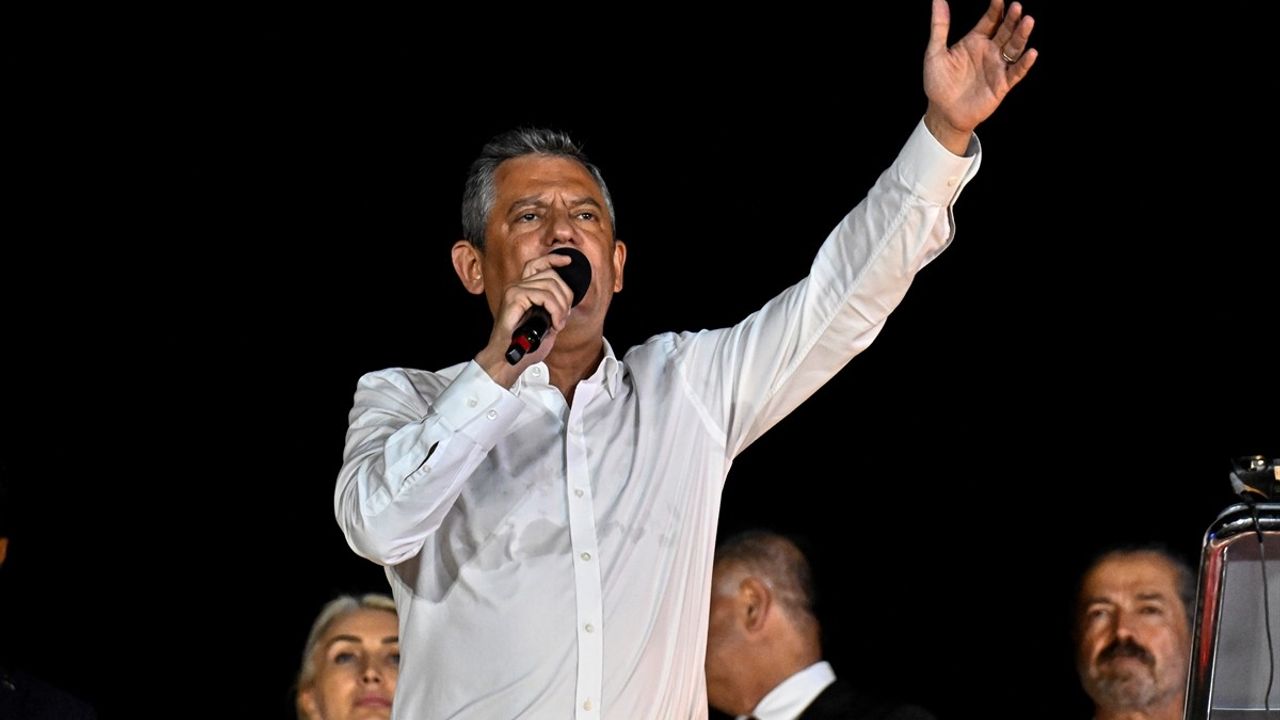 CHP Lideri Özgür Özel Tuzla'da Halkla Buluştu