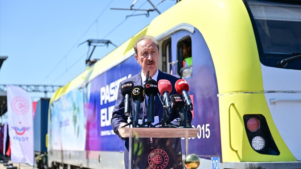 Çin'den Yola Çıkan Yük Trenleri İstanbul'da Uğurlandı