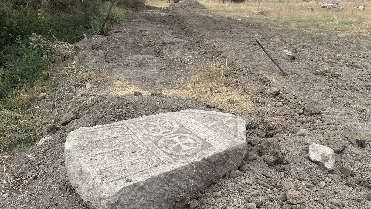 Çorum'da Tarihi Mezar Taşı Bulundu