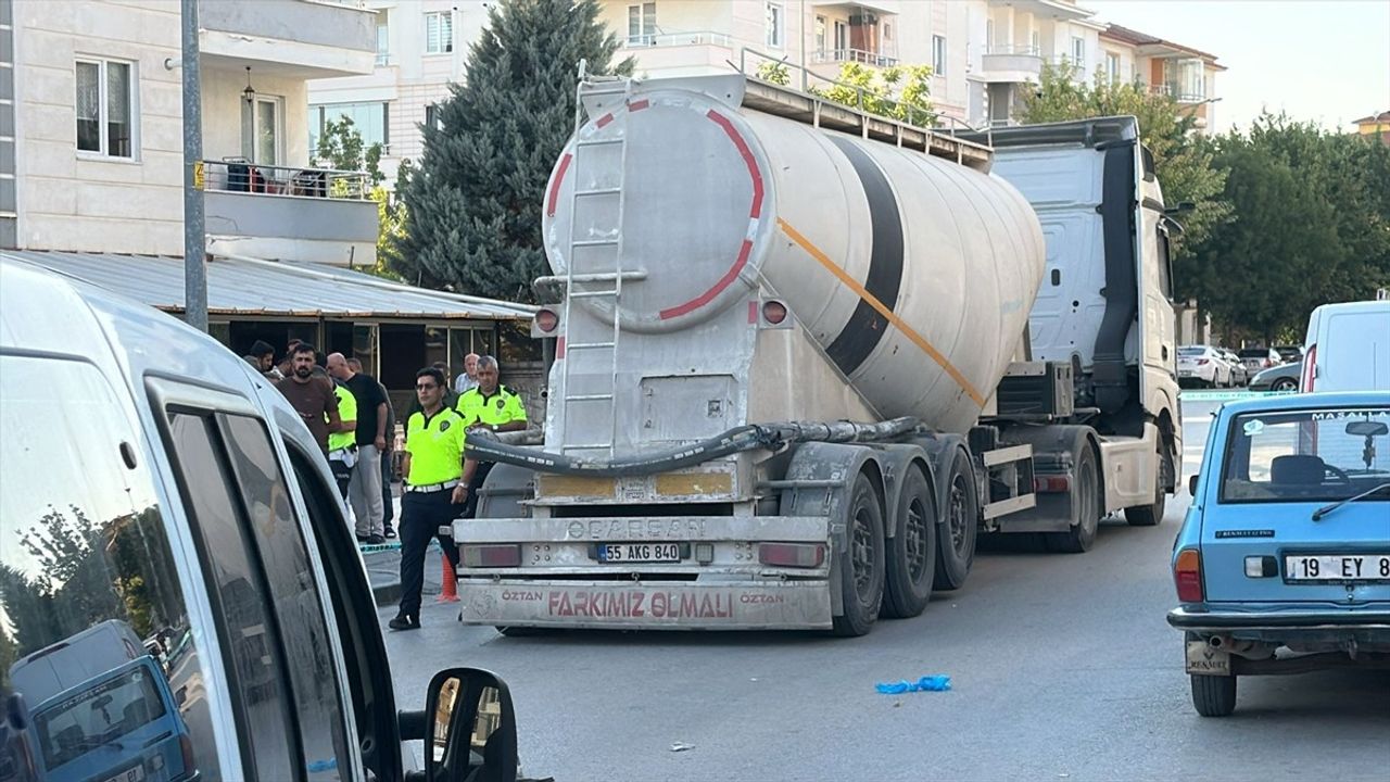Çorum'da Tır Çarpan Çocuk Hayatını Kaybetti