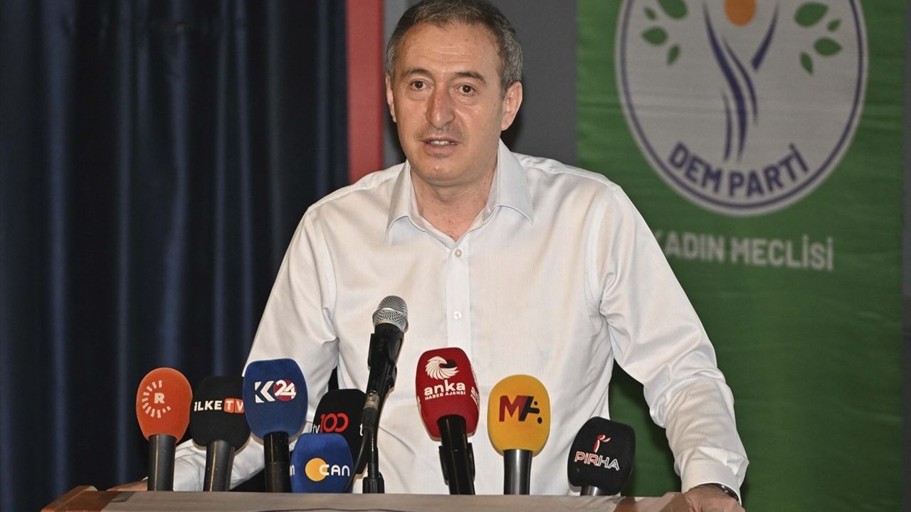 DEM Parti Eş Genel Başkanı Bakırhan, STK Temsilcileriyle Buluştu