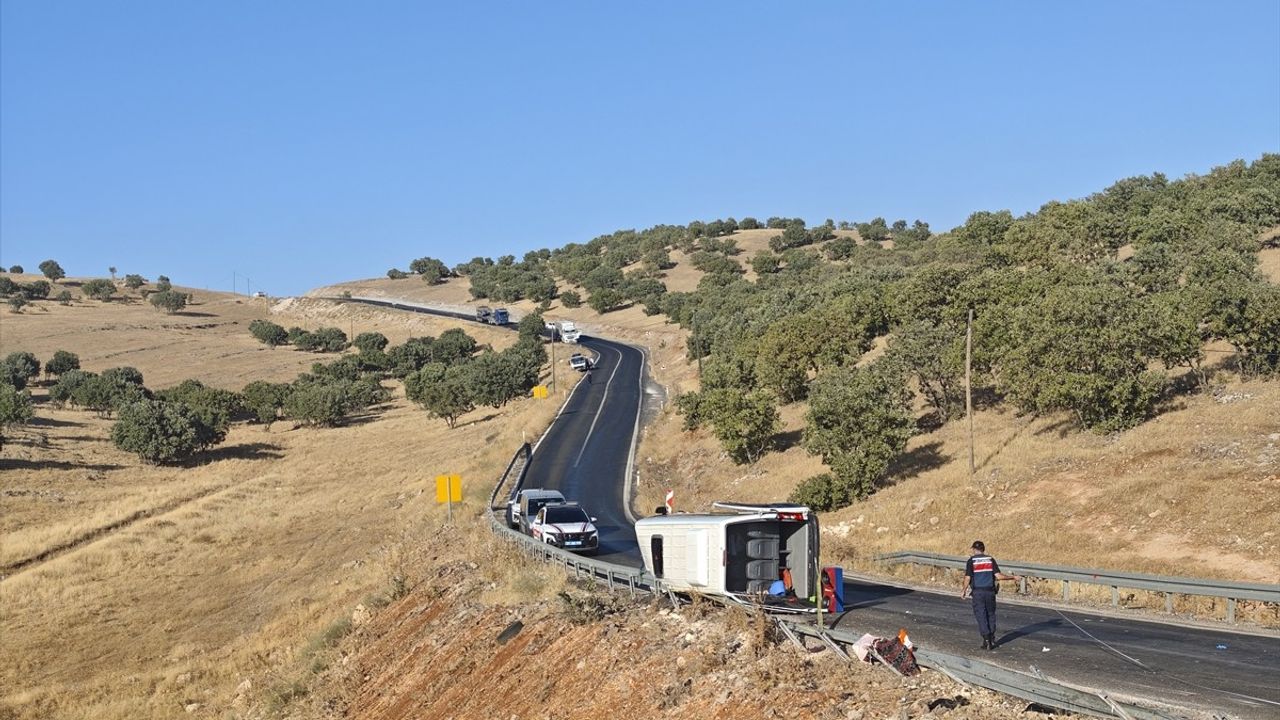 Diyarbakır'da Minibüs Kazası: 1 Ölü, 15 Yaralı