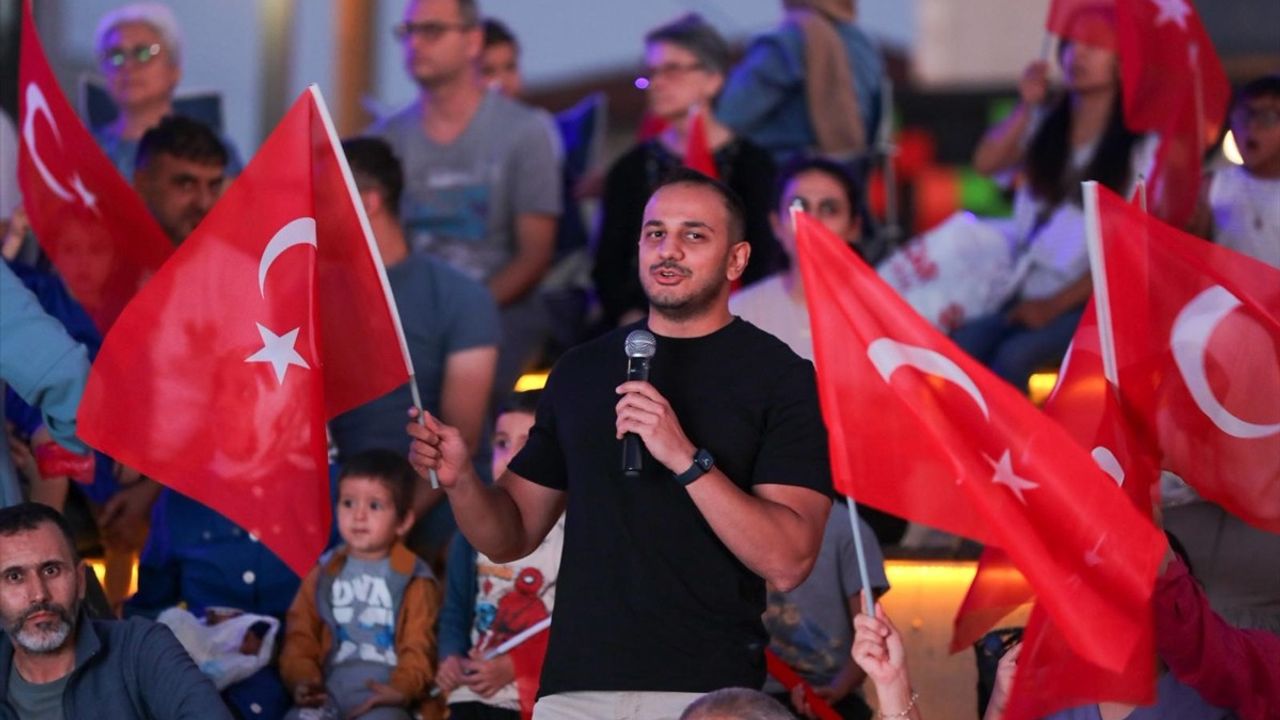 Düzce Belediyesi, 30 Ağustos Zafer Bayramı'nda Etkileyici Bir Performans Sergiledi