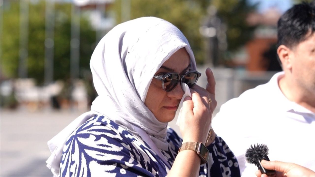 Düzce'de 17 Ağustos Depremi Anmaları Duygu Dolu Anlar Yaratıyor