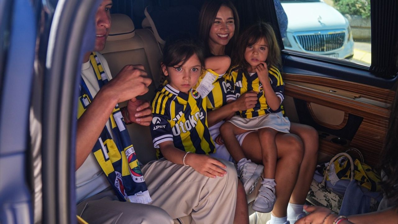 Edson Alvarez, Fenerbahçe İçin İstanbul'da
