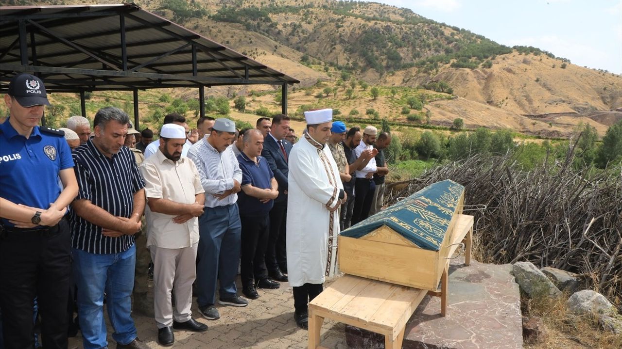 Elazığ'da Maden Ocağında Göçük: Hasan Coşkun'un Cenazesi Defnedildi