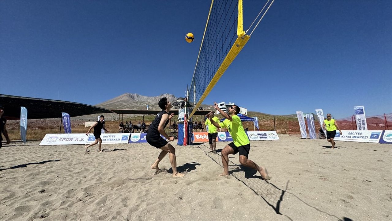 Erciyes'te Plaj Voleybolu Turnuvası Heyecanı