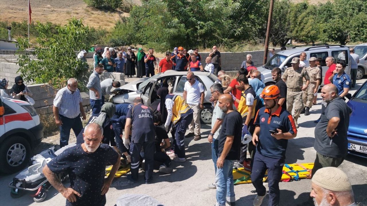Erzincan'da Feci Kaza: 1 Kişi Hayatını Kaybetti, 3 Yaralı
