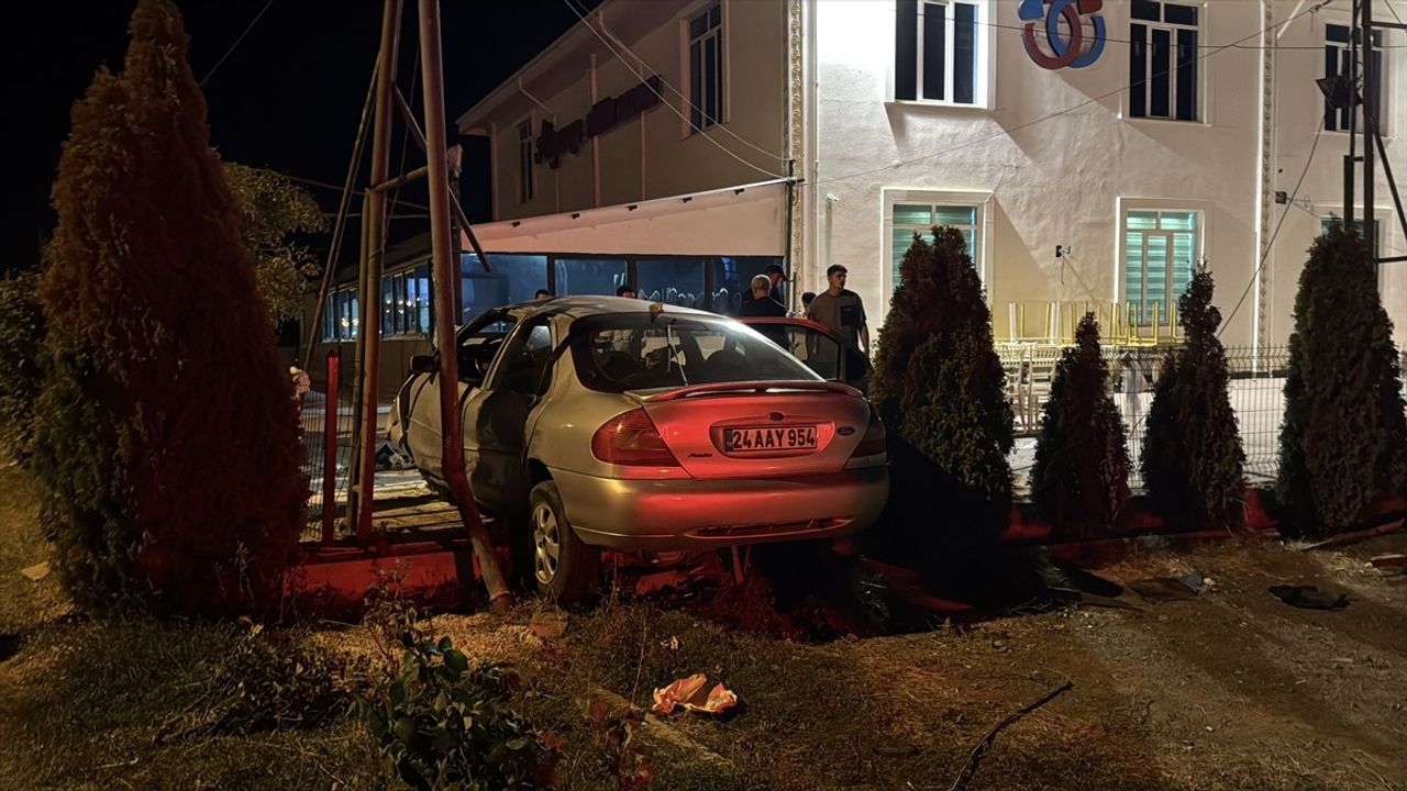 Erzincan'da Zincirleme Trafik Kazası: 5 Yaralı