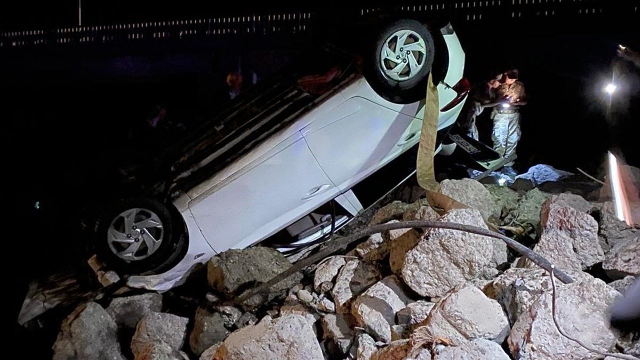 Erzurum'da Otomobilin Çaya Düşmesi: 1 Ölü, 1 Yaralı