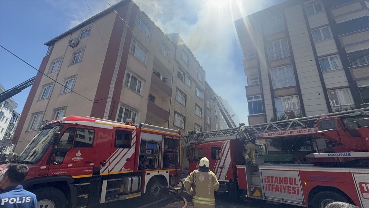 Esenler'de 3 Apartman Yangını Kontrol Altına Alındı