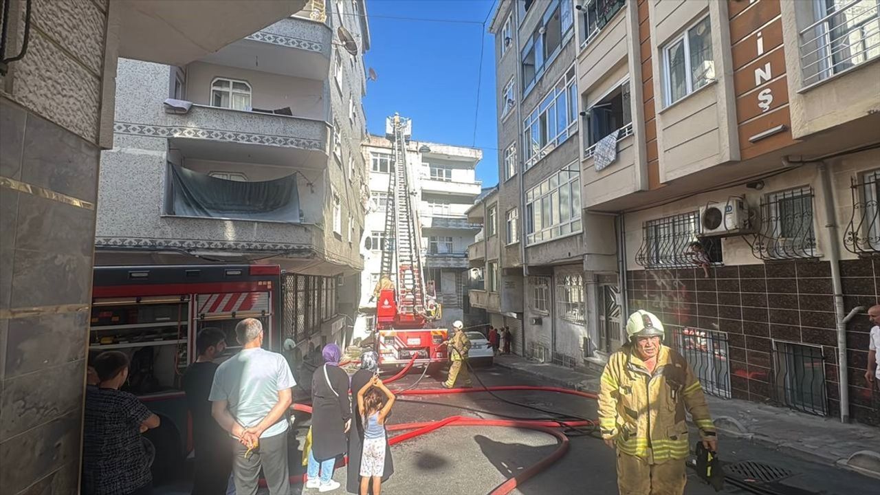 Esenler'deki 5 Katlı Binada Yangın Kontrol Altına Alındı