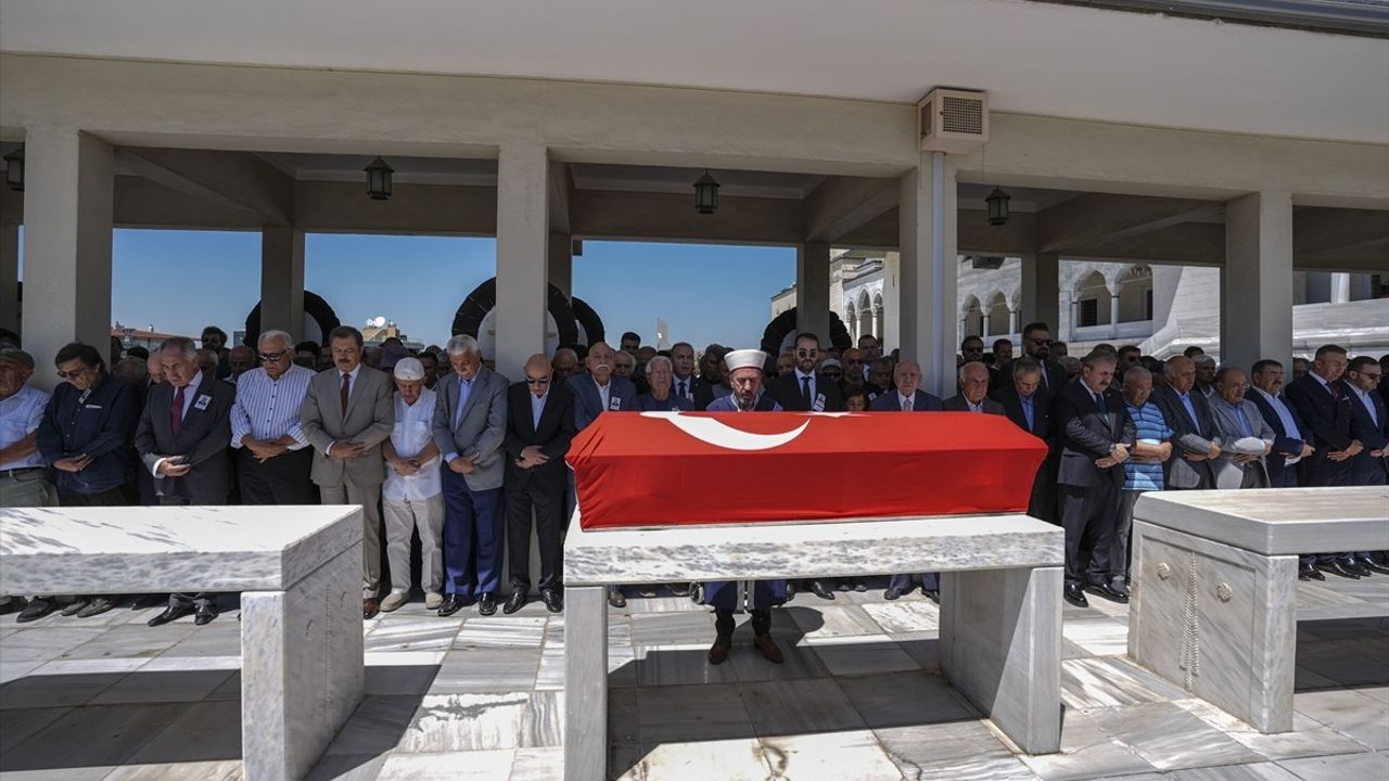 Eski Sağlık Bakanı Halil Şıvgın, Son Yolculuğuna Uğurlandı