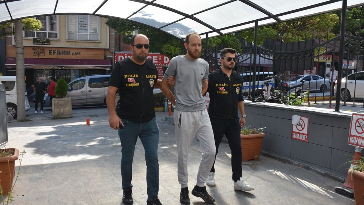 Eskişehir'deki Silahlı Kavga: 3 Kişi Yaralandı, 2 Kişi Hayatını Kaybetti