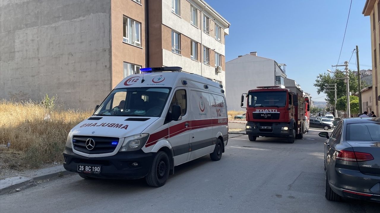 Eskişehir'deki Yangın Faciası: Dumandan Etkilenerek Hastaneye Kaldırılan Kişi Hayatını Kaybetti