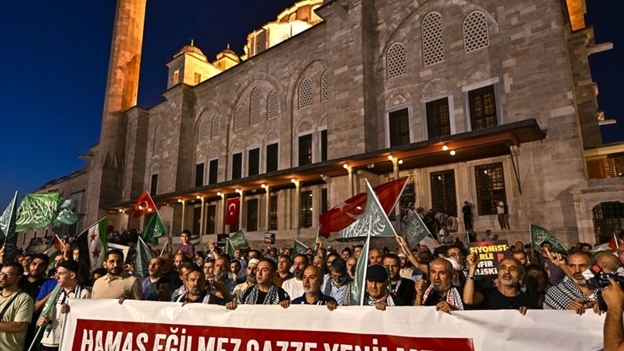 Fatih'te Filistin'e Destek Yürüyüşü Düzenlendi