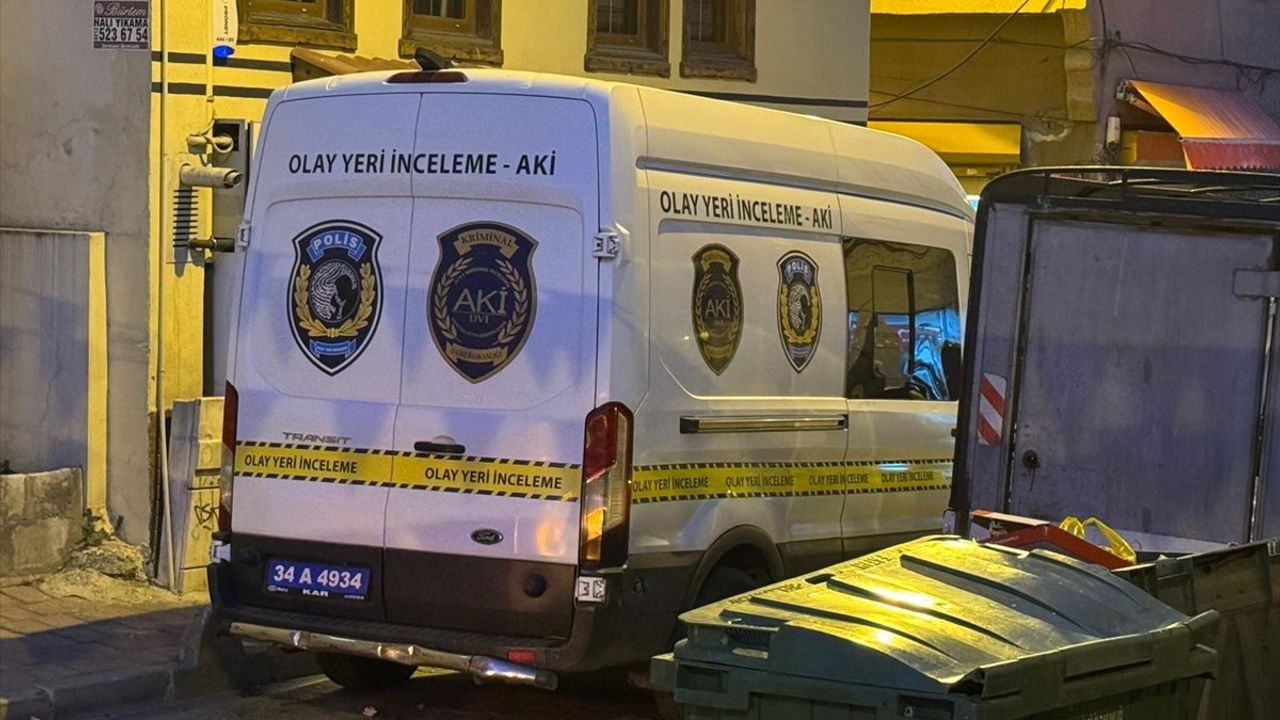 Fatih'te İnşaat Malzemeleri Dükkânında Ceset Bulundu