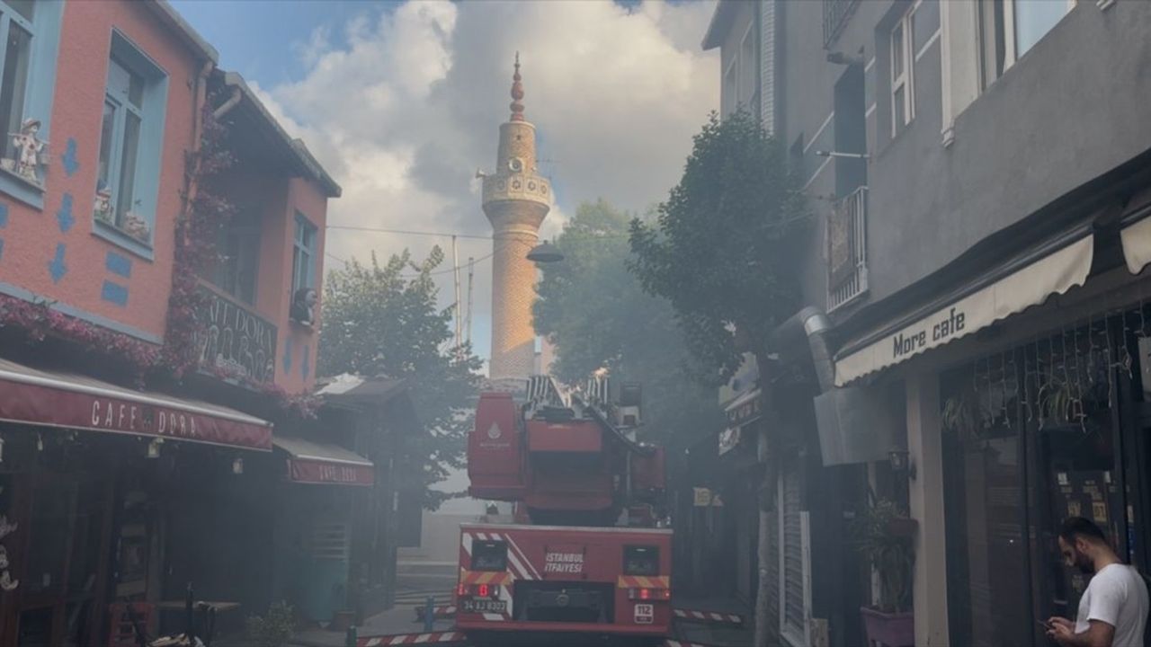 Fatih'te Tarihi Hamamda Yangın