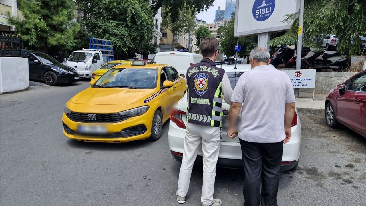 Fatih'te Yolcu Seçen Taksi Sürücüsüne Ceza