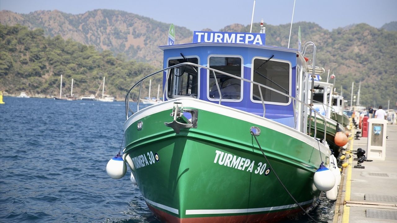 Fethiye'de TURMEPA'nın Yeni Atık Alım Teknesi Hizmete Girdi