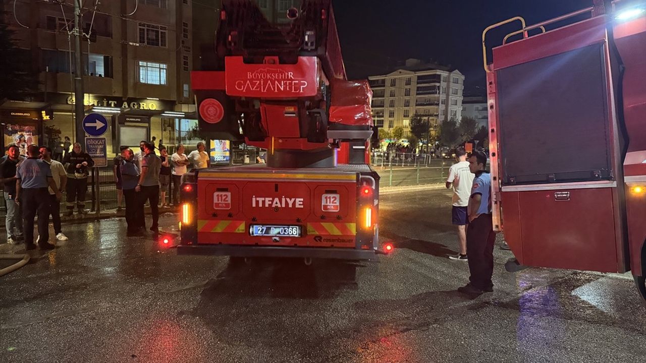 Gaziantep'te 7 Katlı Binada Yangın Çıktı