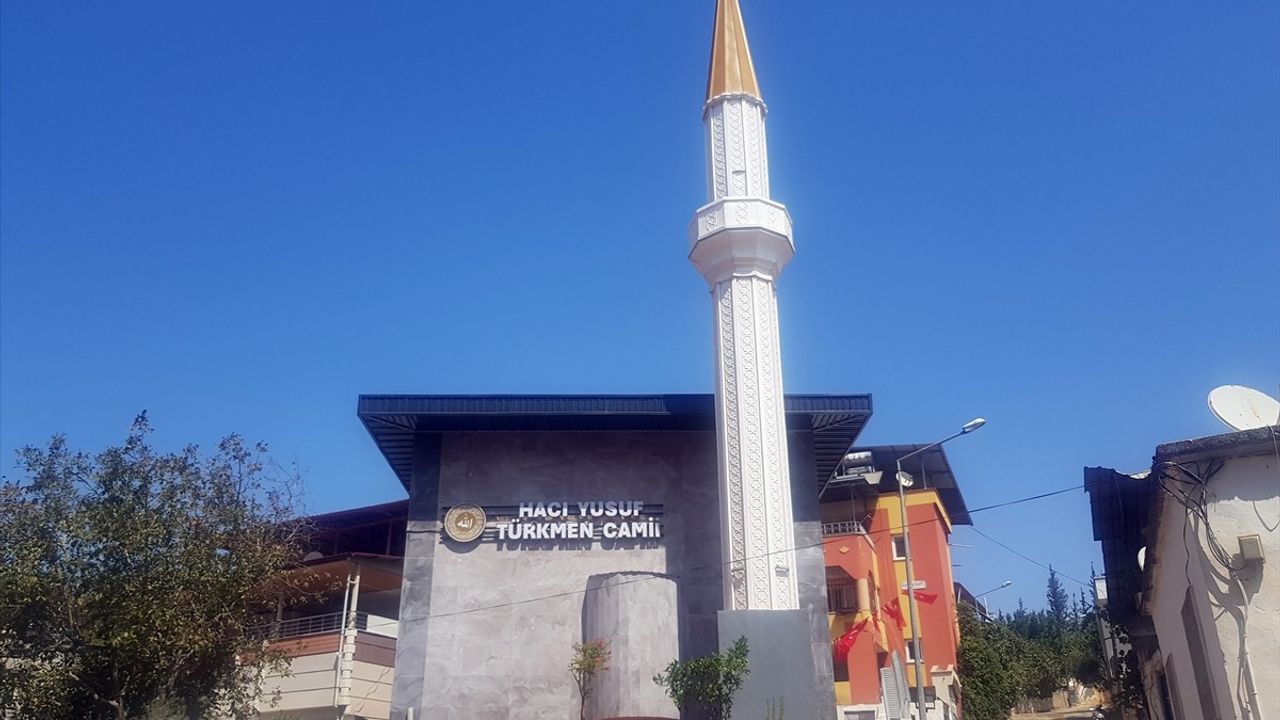 Gaziantep'te Yıkılan Cami Yeniden İbadete Açıldı