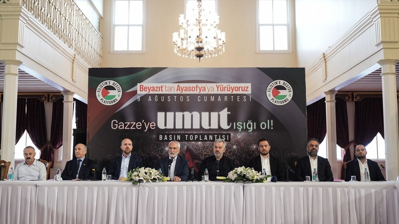 Gazze'ye Umut Işığı: Filistin'e Destek Platformu Yürüyüşü