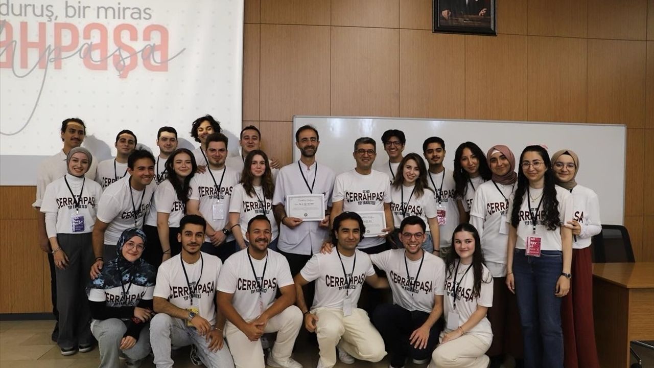 Geleceğin Hekimleri Cerrahpaşa'da Buluştu: 'Bir Günlüğüne Cerrahpaşalı Olmak' Etkinliği