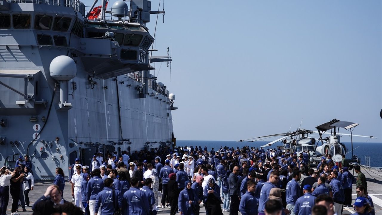 Gençlerin TCG Anadolu ile Zafer Yolculuğu Gururu
