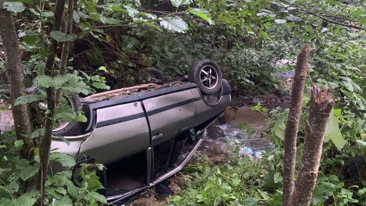 Giresun'da Dere Yatağına Devrilen Otomobil Kazası