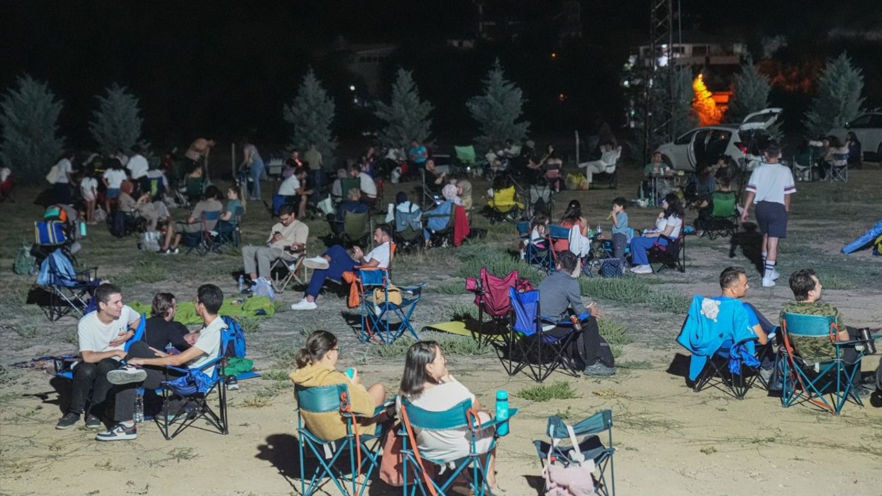 Gökçeyurt Vadisi'nde Perseid Meteor Yağmuruna Büyüleyici Bakış
