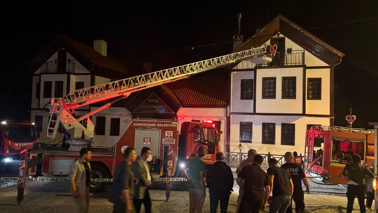 Gümüşhane'deki Butik Otelde Yangın Çıkmış Olup İtfaiye Müdahale Ediyor